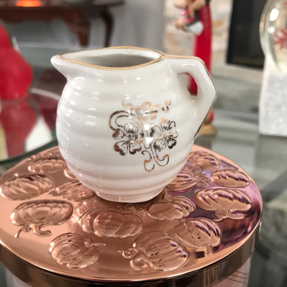 VINTAGE 1930’s 3in ONE OF A KIND HAND PAINTED  14k GOLD TRIM ANTIQUE VASE